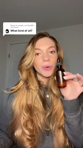 Replying to @angell_ceciliaa18 love me some rosemary oil✨ #hairoil #scalpoil #scalpoiling #hairoiling #hairgrowthoil #rosemaryoil #rosemaryoilforhairgrowth #carrieroils #castoroil 