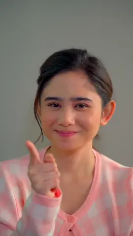 Siapa yang suka males pake Sunscreen? Jangan sampe kelupaan apalagi males pake sunscreen ya guys karena efeknya ga baik loh buat kulit kita. Nah aku punya tips & trik tetep on point pake sunscreen, apalagi kalau pakai BIORE UV Fresh & Bright Instant Cover kaya gini, solusi yang tepat banget buat kalian yang sering make up tapi lupa pakai sunscreen kayak aku, tonton sampai habis videonya ya guys! #MyFaceMyWay @BioreIndonesia 