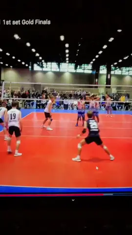 What a great diving save in his club days from current @concordiairvine men’s player Danny Smithers! #volleyball #volley #dive #clubvolleyball #voleibol @sportsperformance.vbc 
