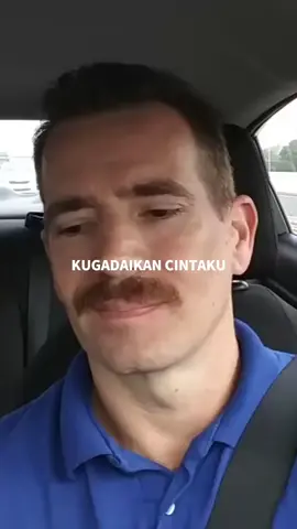 Siapa disini yang kalo denger lagu ini, pasti keinget sama om bule ini😁