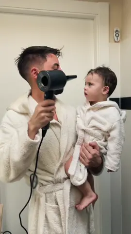 🤍 Giuse e Leo!  🙃 It’s really nice to be a father and share everything with your little one!  ❤️ Save and follow me for more father and son videos #fatherandson #babyboy  #babyfashion #babyfashionista #babyblogger #Love #viral #viralvideos  