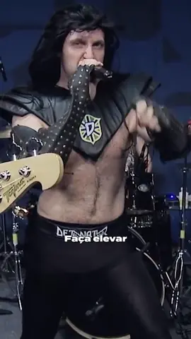 Esse #TBT tem gostinho de saudades! 💭🤘🏼 Bora relembrar o dia da apresentação do primeiro álbum solo do filhinho do Deus Metal para o mundo? Metal Folclore: The Zoeira Never Ends ao vivo no Estúdio Showlivre em 2014. Ano que vem esta pérola do Metal Brasileiro completa 10 anos de vida! Assistiu ao vivo? Conta pra gente nos comentários! #detonator #detonatoreasmusasdometal #pegasusfantasy #cavaleirosdozodiaco #saintseiya #musasdometal #heavymetal 