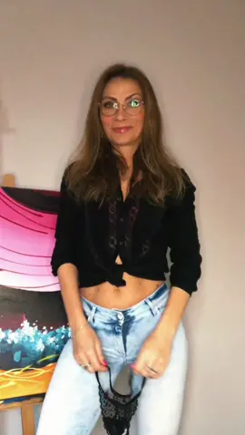 #agingwell #ageisjustanumber #over40woman #glassesgirl 