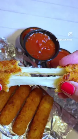 Where are our Mozzarella sticks lovers at?! 😋 This is your sign to order some from @piezonis  #foodiesofinstagram #foodblogger #masseats #grubstreet #feastagram #eatmunchies #pizza #eatingfortheinsta #eatingforthegram #topfood #eastcoastfeastcoast #thrillest #eatwithfoodiez #mozzarella #collab #mozzarellasticks #eatswithfoodiez #piezonis #eatlocal #pizzapizzapizza #cheesy #rhodeisland #globalfoodreboot  #teamhappyfoodies #cheesepull #internationalfoodiesunite #fyp #fypシ #foryoupage @piezonis  ⠀⠀⠀⠀⠀⠀⠀⠀ ⠀⠀⠀⠀⠀⠀⠀⠀⠀