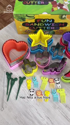Haz feliz a tus hijo/as y engríelos con una lonchera divertida! 👧🏻👧🏻♥️ #loncherasaludable #niñosfelices #cortadordeformas #snackdivertido #regresoaclases #niños #comida #Receta #loncheradivertida #comidadivertida #comidadivertidakids 