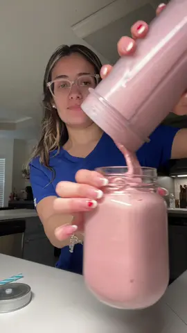 Let’s make a smoothie together 🍓🍍  #smoothies#smoothie#letsmakeasmoothie#fyp#fypシ゚viral#grwmforworkvibes#workvibes#morningvibes#vitalproteins  