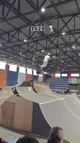 The slow motion did this video justice 🤝 (danilosennainline/IG) #rollerskating #1620 #nodaysoff 