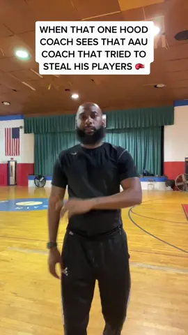 WHEN THAT ONE HOOD COACH SEES THAT AAU COACH THAT TRIED TO STEAL HIS PLAYERS 🥊 #GrindHouseBasketball #iTrainWithMarcusWalker #basketball #basketballtiktok #basketballtraining #comedy #funny #fyp #fypシ #recruiting 