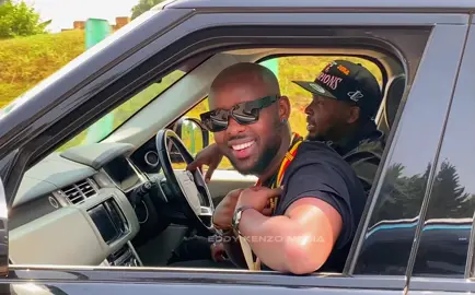 He got love for us that’s our papa 😍❤️ @eddykenzo we love you to the moon and back! #teameddykenzoforlife❤️ #eddykenzo 