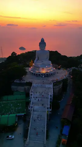 Phuket 🌅 Big Buddha 🇹🇭 . . . #thailand #travelthailand #thailandtravel #phuket #bigbuddha #sunset #temple #monument #statue #travel #lovethailand #sky 