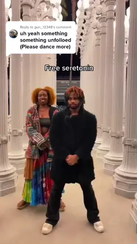 Replying to @gun_12348 #fyp #dance #fashion #foryou 