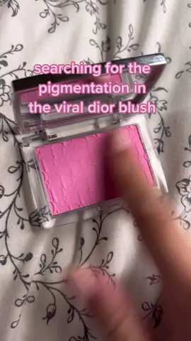 Where the f is it?! Love the colour but maybe the dior backstage blush is not for me 💀#diorblush #backstageblush #rosyglow #makeup #deinfluencing #rosyblush #pinkblush #diorblushreview #makeupreview #makeupfail #diorblushrosyglow #makeupiregretbuying 