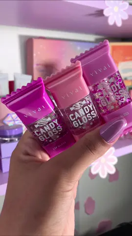 ✨| Gloss Candy Vivai! 🍬R$ 13,60💕🌈 🍭 O Gloss Candy da Vivai possui uma embalagem linda com formato de balinha, em seis versões com um cheirinho delicioso. É um gloss de excelente fixação e ainda possui uma pigmentação incrível! 🍬 Fragrância maravilhosa 🍬 Ótima pigmentação. 🍬 Textura agradavel. #glosslabial #glossfofo #lojaonline #maquiagemprofissional 