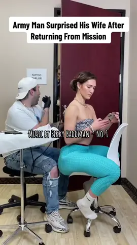 Army Man Surprised His Wife After Returning From Mission #Army #USArmy #surprised #wife #deployed #return #returning #mission #yearofreturn #tattoo #fikkybaddman #no1 #number1 