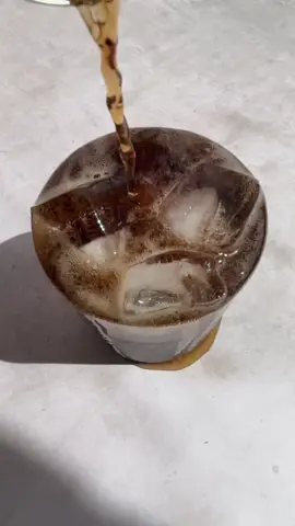 Yo se que hago muchas bebidas pero esta es mi favorita 🤭❤️ #drinks #fyp #cocacola #asmr 