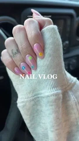 I LOVE THEM 🌸🫶🏻 had to get spring nails the minute the weather got warmer 🌸🌼💅🏻🫶🏻 #springnails #getmynailsdonewithme #comewithmetogetmynailsdone #cleangirl #cleangirlaesthetic #nailday #greenscreen 