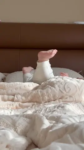 #babytiktok #cutebaby #pageforyou_🔥 #baby #babysleep #babylegs 