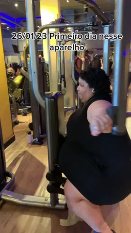 Fazer exercícios físico para uma pessoa obesa é muito difícil pelas dificuldade que existem, porem obesidade é uma doença muito grave por isso é preciso você se cuidar, fazer exercicios é cuidar do corpo e da mente! #exercios #academia 