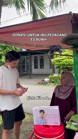 Donasi hasil campaign kepada yang membutuhkan ibu penjual es buah yang kemarin @scarlett_whitening #scarlettwhitening 