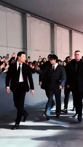 Petantang petenteng jeno lee at Milan fashion show for Ferragamo #jeno #jenoatmfw #jenoforferragamo #ferragamofw23 #fyp #nct 