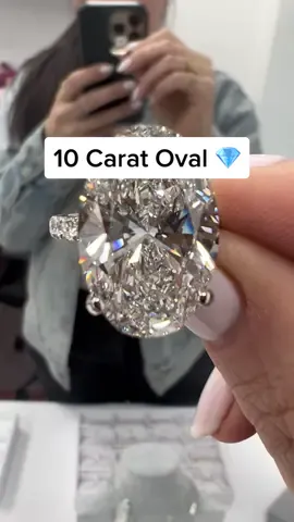 Stare into this 10 Carat Oval Diamond Engagement Ring 😍💎 #ovalengagementring #10caratdiamond #shesaidyes #alexandrabeth #abfinejewelry #bridaltok #2023bride #haileybeiber #kourtneykardashian #OlsaSüperOlur 