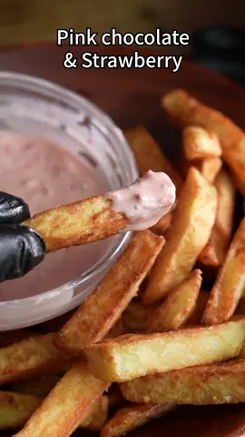 Do French fries and chocolate go together? Strawberry choco, ganache & dark フライドポテトとチョコは合う？ #chocolate #asmr #frenchfries #tiktokfood