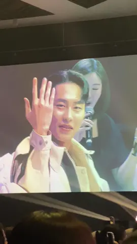 Dia shock sendiri liat fans indo yang heboh grgr ‘cuma benerin baju’ 😭  Kek gini gamau dibilang kiyowo coba🥹 #leejaewook #leejaewookfanmeeting #leejaewookfirstinjkt #alchemyofsouls #leejaewookedit 