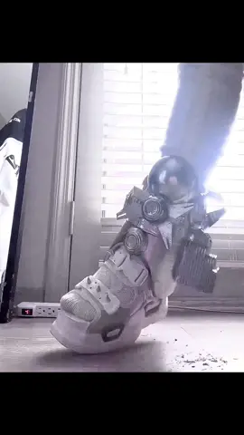 Although this is a failed prototype, there is still some use for things we may perceive as imperfect. I’ll continue working on the official M.M leg gear after I heal from surgery, for now, have a messy rough draft 🤍 #mecha #cyberpunk #cyber #mechafashion #future #futuristic 