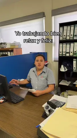 Todos tenemos esa compañera🤣 #funny #funnytiktok #tiktokgraciosos #fyp #contenido #risa #oficina #oficinatiktok #empresa 