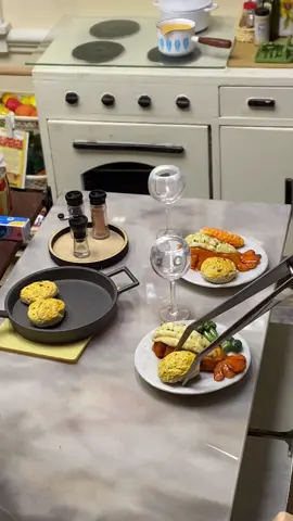 Seafood Friday 🦞  . . . #seafood #seafoodfriday #polymerclayfood #miniature #minikitchen 