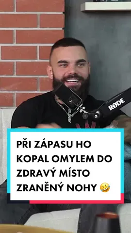 PŘI ZÁPASU HO KOPAL OMYLEM DO ZDRAVÝ MÍSTO ZRANĚNÝ NOHY 🤣 celý #podcast na youtube Hype-Cast