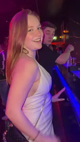 Gratis Drinks on the Bar be like 🤝