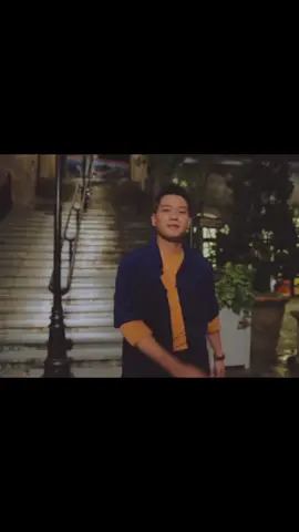 bước xuống phố lang thang thấy em lướt qua nhẹ nhàng... #youaremycrush #quanap #lyrics #cover #music #xuhuong #nhachaymoingay 