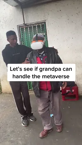 Richie's plank experience. #virtualreality #VRSA #smartschool #mzansi #southafrica #tiktoksa #firsttimevr #vrfunnymoments #grandpavr #oldpeoplevr 