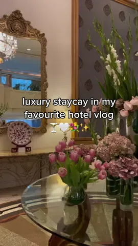 I think this is the most champagne I’ve drunk in one day 🫢🥂🍾✨ #classystyle #luxurylifestyle #luxuryhotels #serenavanderwoodsen #girlytok #melbourne 