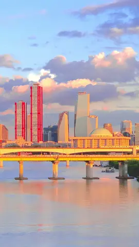 멀리 보이는 지하철 너무 귀엽다 🚃 #틱톡여행 #티로그 #티로거 #tlogger #seoul #seoultravel #서울여행 #서울 #추천추천 #감성영상 #감성 #일상공감 