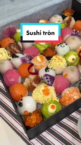 Sushi tròn đẹp quá, định mua nguyên liệu về tự làm rồi mà nghĩ lại, bày ra chắc còn tốn tiền hơn mua ngoài quán 😂😂 #chaumuoi #vtmgr #ancungtiktok #LearnOnTikTok 