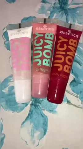 #essence #essencecosmetics #lipgloss #juicybomb #tubelipgloss #makeup #skincare #makeupproducts #viral #lipproducts  #lipsproducts 