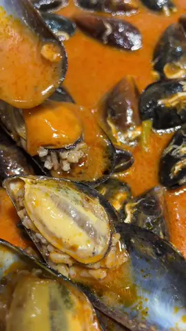Özel soslu midye ,diğer bildiğimiz tüm sosluları unutun👍 Şubelere uzak olanlar için 👉Kargo ☎️ 0 (506) 744 17 16 #midyeciyasin #midye #mussels #midyedolma 
