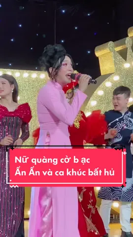 Nữ quàng cờ b ạ c… #loto #sgtt #saigontanthoi #lotoshow #doanloto #sàigòntânthời #lôtô #ẩnẩn