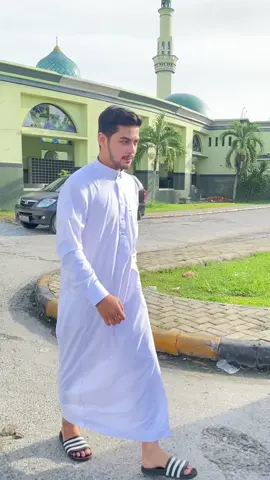 Tetaplah bersabar, sesulit apapun keadaanmu, ajarilah hatimu agar bisa menerima keadaan tanpa membenci kenyataan.