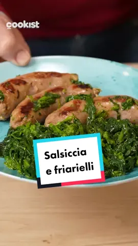 Salsiccia e friarielli: non esiste coppia più perfetta😋
È uno dei piatti tipici della cucina campana!

Vediamo come fare i perfetti salsicce e friarielli alla napoletana con il nostro Avvocato👨‍🍳👇

👉Ingredienti: 
 
* 8 salsicce tagliate a punta di coltello
* 1,5 kg di friarielli
* 2 peperoncini
* 2 spicchi di aglio
* 1/2 bicchiere di vino bianco
* Olio extravergine di oliva q.b.
* sale q.b.
 
👉Procedimento:
 
Ricava le cimette dai friarielli e scarta i gambi e le foglie più grandi, che diventerebbero dure in cottura. Metti le cimette in una ciotola con l'acqua, lavale bene e mettile a scolare in uno scolapasta.
 
Sbollenta i friarielli in acqua bollente leggermente salata per pochi minuti: una volta pronti scolali. In una padella fai rosolare l'aglio schiacciato con il peperoncino; aggiungi i friarielli e falli soffriggere per circa 10 minuti
In una padella a parte fai rosolare l'aglio, aggiungi le salsicce e sfuma con il vino bianco: cuoci a fuoco lento con il coperchio fino a quando le salsicce non saranno pronte.
 
A cottura ultimata, aggiungi le salsicce in padella con i friarielli e fai insaporire per qualche minuto, aggiungendo anche il sughetto di cottura delle salsicce. Salsicce e friarielli sono pronti per essere serviti.
 
Stanno bene ovunque, sulla pizza, in mezzo ad un panino o mangiati semplicemente così🙌😍

E tu li hai mai assaggiati?

#cookist #salsicciaefriarielli #salsicceefriarielli #salsiccia #friarielli #piattonapoletano #tradizionecampana #ricettacampana #solocodebuone #imparacontiktok #cucinaitaliana 