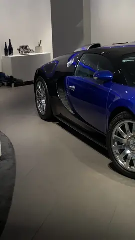 Bruce wangs Bugatti 😈 #bugatti#hrowen #carsoflondon#showroom#veyron#4wqss 