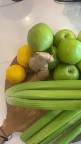 This is good I promise xxxx 🦖🌳🍃🍏🍐 #juice #healthy #healthyfood #fresh #natural 