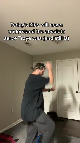 PLEASE tell me I’m not alone #troyesivan #youth #blueneighbourhood @troyesivan 