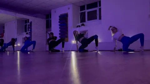 sky_halldance#україна🇺🇦 #contemporary #українськийтікток #рекомендации #українапонадусе💙💛 #dance #танці #stretching #любимыйгородхарьков #juzzfunk #heels #харків #skyhalldance #хилсхарьков #харьков #хилс 