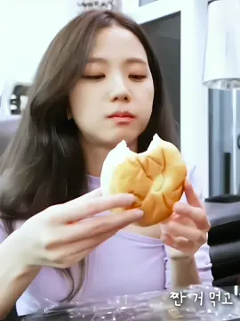 Ai hợp gu cậu nhất trong BlackPink?🍞 #seehi🍨 #mukbangidol #eatingsounds #ric_grp✨ #jisoo 