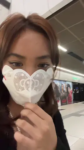 i finally got to try hello kitty mask ><