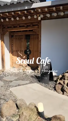 Seoul Cafe . . . Kafe di area Hongdae yang bernuansa Hanok (rumah tradisional Korea) dengan sentuhan modern. Bisa order marshmallows terus bakar di api unggun yang ada di garden. Choco croissant-nya enaak 🫶  #kafediseoul #seoulkafe #cafeseoul #seoulcafe #whattodoinseoul #whattoeatinseoul #jalanjalandiseoul #서울카페 #홍대카페 #홍대카페추천 #shinleedoga #신이도가