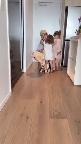 don’t blink 🥲 #family #daddydaughter #momanddad #parenthood #wholesome #BookTok #bookish #babyfever 